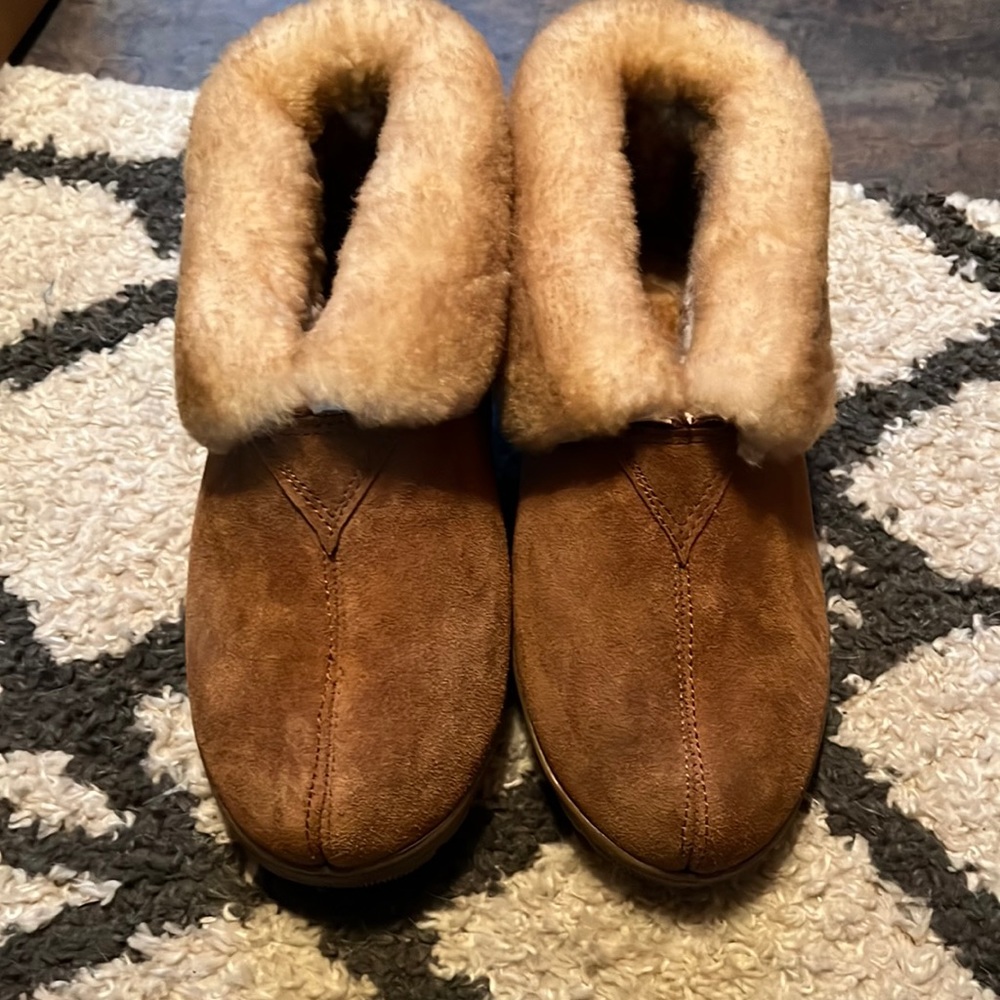 Unisex faux fur lined slippers size 10